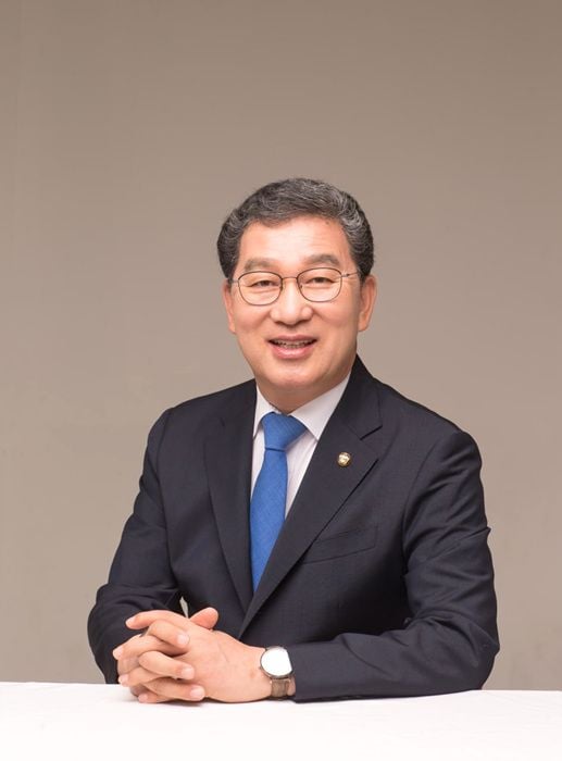 2025년 외국인 노동자 임금체불액이 1,548억 원으로 43.6% 급증했다. 신정훈 의원은 영세사업장 집중 피해를 지적하며 선제적 현장 전담팀 투입을 촉구했다.