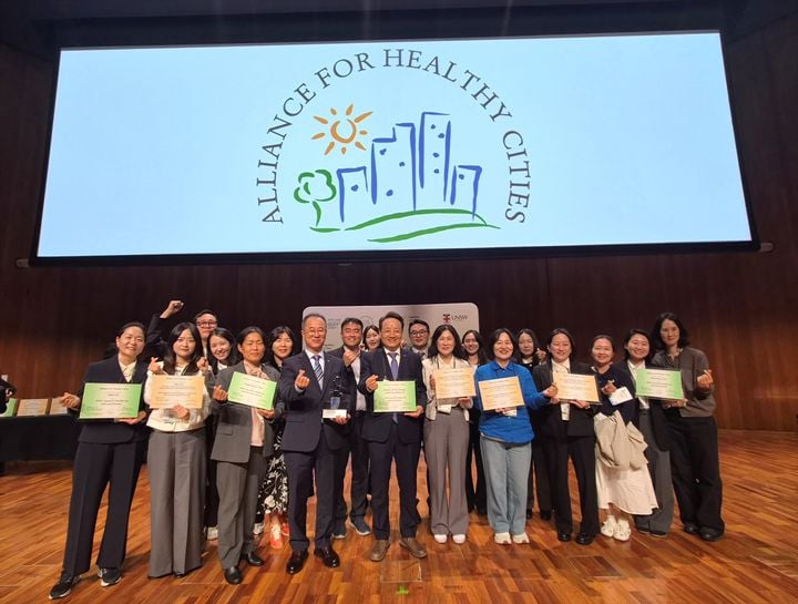 전남광주통합특별시 동구가 제11차 AFHC 국제 컨퍼런스에서 건강도시상 3개 부문을 수상하고 쪽방촌 건강형평성 사업 성과를 세계에 공유했다.