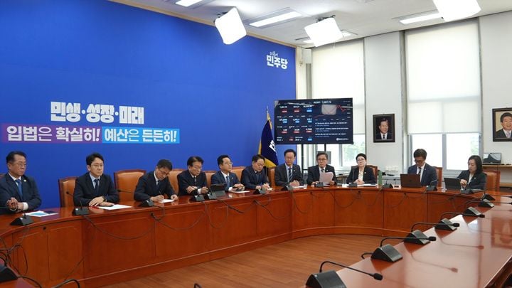 안도걸 의원이 162.3조 원의 추가세수를 재정안정, 채무관리, 미래투자에 전략 배분해야 한다고 밝혔다. 2027년 예산안의 미래대응기금 적립과 투자 균형을 강조했다.