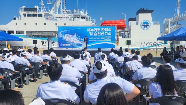 전남광주통합교육청이 8일 완도항 3부두에서 수산계고 공동실습선 ‘해누리호’ 첫 기항식을 열고 학생 71명의 6주 승선실습과정을 본격 시작했다.