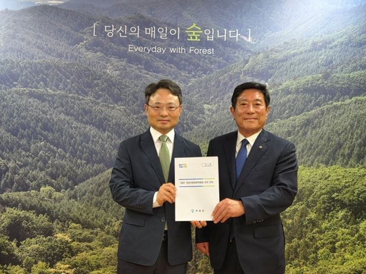 곡성군이 산림청을 방문해 2031 곡성 국제정원박람회 유치 협력을 논의했다. 기차마을 일대 75ha 부지에 농촌형 정원박람회를 추진해 지역 소멸 극복에 나선다.