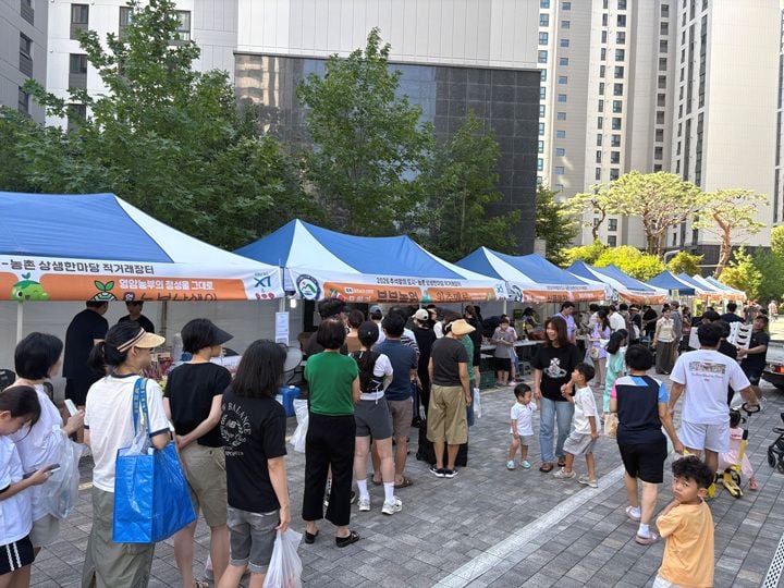 영암군이 광주 직거래장터에서 6,080만 원의 매출을 올렸다. 업체당 평균 매출은 15.7% 증가한 553만 원을 기록했으며 영암몰 신규 고객 500명도 확보했다.