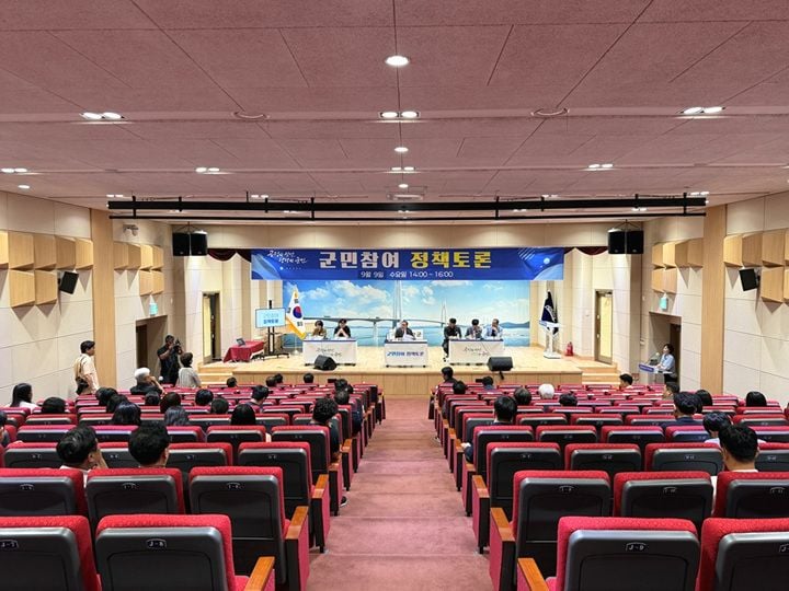 신안군이 2030년까지 250억 원을 투입해 폐기물 수거 체계를 거점 수거 방식으로 전환한다.