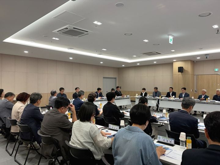 곡성군이 '2036 중장기 종합발전계획 수립 용역' 착수보고회를 열고 향후 10년 청사진 마련에 나섰다.
