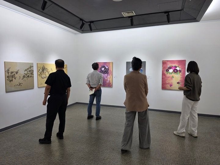 전남광주통합특별시가 여순사건 제78주기를 맞아 민화특별전 ‘동백, 기억을 품다’를 순천에서 개최한다. 작가 4명이 추모 작품 35점을 선보인다.