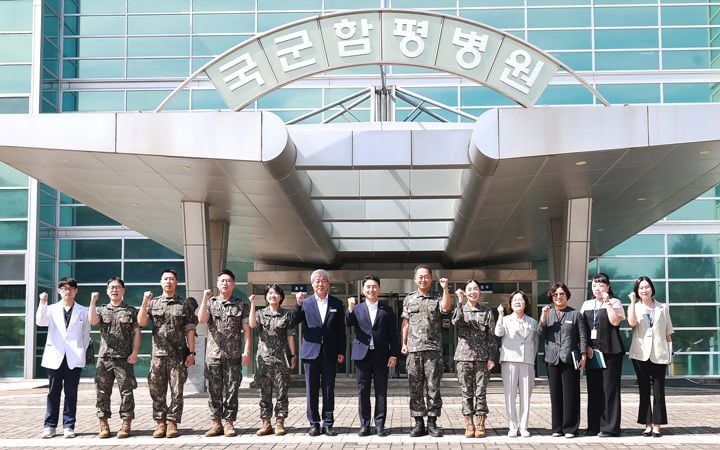전남광주통합특별시 함평군과 국군함평병원이 간담회를 열고 군민 외래진료 활성화와 의료접근성 향상을 위한 행정 지원 및 공공보건의료 협력 강화를 약속했다.