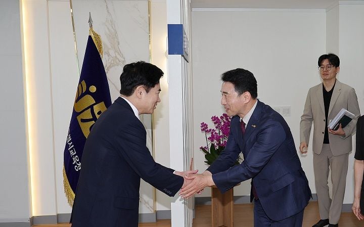 함평군이 광주와 함평 학생의 고교 선택권을 넓히는 공동학군제 도입과 축산·반도체 특성화고, 골프대학 설립을 교육청에 건의했다.