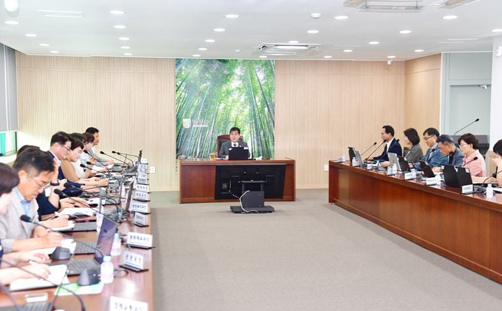 담양군이 정부의 농어촌 기본소득 시범사업 확대 방침에 맞춰 2027년 공모 참여 준비에 들어간다. 사업계획을 재정비하고 지방비 확보를 검토한다.