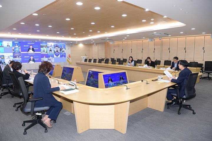 전남광주통합특별시가 출범 후 첫 추석을 맞아 24~27일 종합상황실을 가동한다. 24시간 응급진료, 버스 증편, 재난·산불 대응 등 민생안전 종합대책을 추진한다.