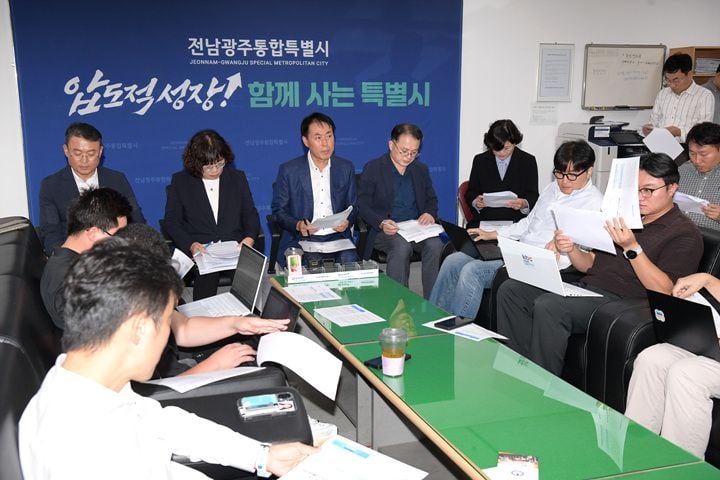 전남광주통합특별시가 800조 원 규모 호남권 반도체클러스터 추진 현황을 발표했다. 광주 군공항 이전부지에 메모리 팹 4기를 조성해 2030년 6월 첫 양산에 나선다.