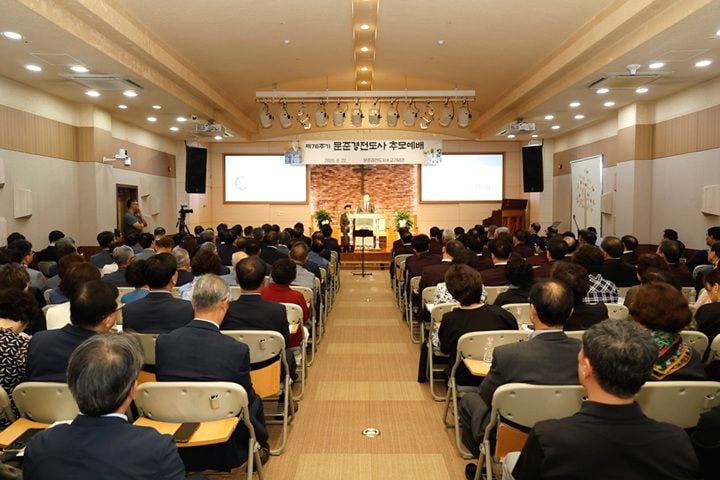 신안군 증도면에서 제76주기 문준경 전도사 추모예배가 열렸다. 김태성 신안군수와 전국 교계 관계자들이 참석해 대한민국 최초 여성 순교자의 숭고한 헌신을 기렸다.