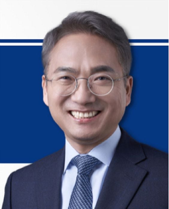 박선원 의원 등 19인이 광주 군공항 이전 특별법 개정안을 발의했다. 반도체 국가산단 조성을 위한 선양여 근거와 국비 지원, 이행강제금 신설 등이 포함됐다.