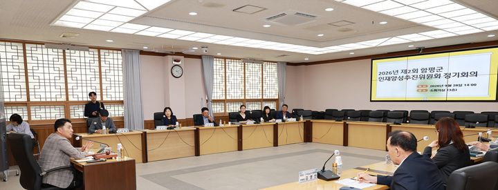 함평군이 하반기 대학생 장학생 300여 명을 선발해 등록금 전액과 생활비를 지원한다. 신청은 9월 30일부터 10월 29일까지 읍면사무소에서 받는다