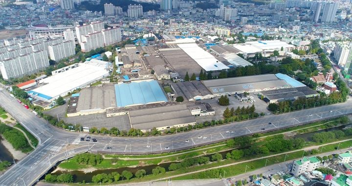 옛 전방·일신방직 부지 개발 사업자인 챔피언스시티복합개발PFV가 현금 공공기여금 1차분 154억원을 납부했다. 전남광주통합특별시는 이를 광천권역 교통 개선 등에 투입한다.