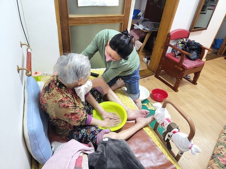 서구가 고향사랑기금을 활용해 평일 야간과 휴일에 회당 1천원으로 이용할 수 있는 '천원돌봄' 서비스를 도입하고 돌봄 공백 해소에 나선다.