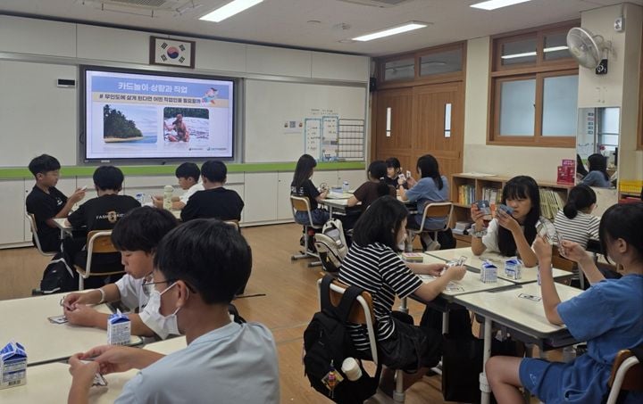 전남광주교육청이 10월 6일부터 도내 83개 초·중학교 4,188명 대상 '찾아가는 진로교육'을 운영한다. 진로진학상담사가 직접 찾아가 1대1 맞춤형 상담과 학습 코칭을 제공한다.