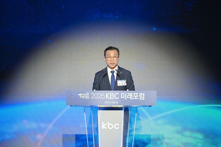 여수시가 COP33 남해안 남중권 유치를 위해 KBC 미래포럼과 섬섬콘서트를 개최했다. 포럼을 통한 탄소중립 전략 논의와 문화행사로 유치 당위성을 넓히는 계기를 마련했다.