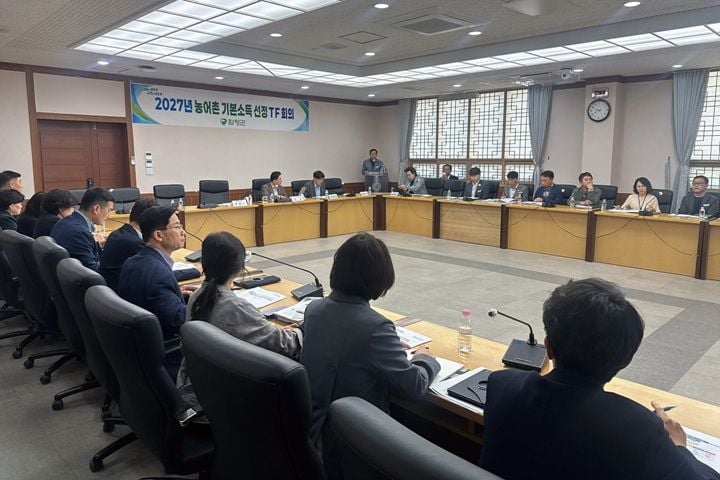 함평군이 6일 농어촌 기본소득 시범사업 공모 대응 TF 회의를 열었다. 지역화폐 연계와 상권 활성화 방안을 점검하며 '함평형 기본소득 모델' 구축에 나섰다.