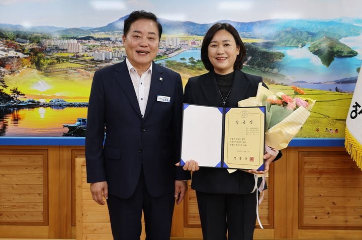 장흥군 최초의 여성 부군수인 김현미 제28대 부군수가 7일 취임했다. 농업·해양·관광 행정을 거친 김 부군수는 해양농생명산업 등 장흥군 민선9기 주요 현안 보좌에 나선다.