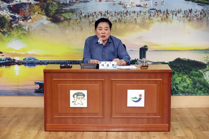 장흥군이 민선 9기 공약사항 실천계획 보고회를 열고 68개 공약을 점검했다. 권역별 키즈랜드 조성을 비롯해 아이와 청년이 정착하기 좋은 환경을 구축한다.