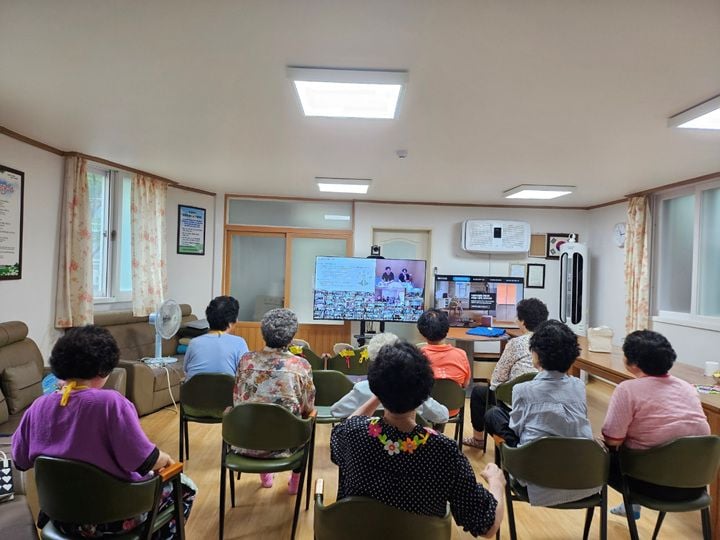 전남광주통합특별시 서구가 WHO 고령친화도시 제3기 재인증을 받아 2027년부터 스마트 돌봄과 AI 기반 일자리 등 55개 고령친화 사업을 본격 추진한다.