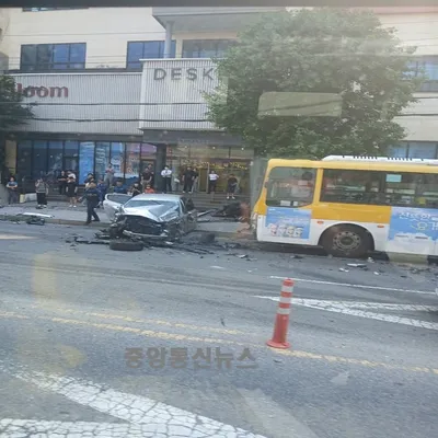 중앙선 침범 차량 연쇄 추돌 사고... 50대 운전자 사망