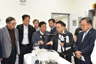 광주 의료로봇 산업 부상…호남발전특위, 한국마이크로의료로봇연구원 현장점검