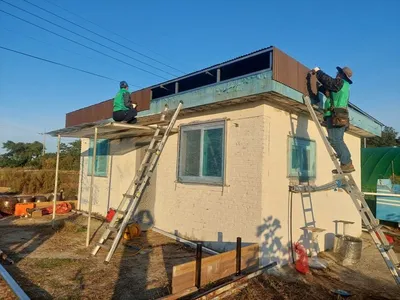 신안군새마을회, 낙도 찾아 ‘섬 집 고쳐주기’로 주민들에 웃음 선물