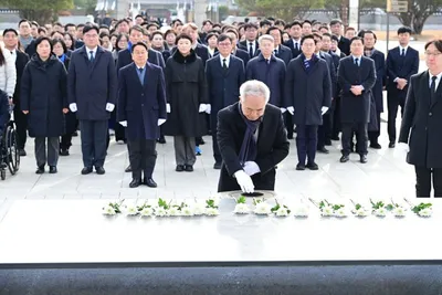 더불어민주당 광주시당, 새해 5·18민주묘지 참배로 책임 정치 다짐