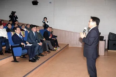 강기정 광주시장, 광주전남특별시 출범 톡 콘서트서 시민 소통