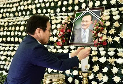 강기정 시장, 이해찬 전 국무총리 광주 합동분향소 조문