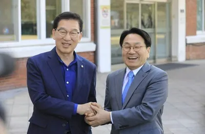 광주대교구 찾은 신정훈·강기정… 네거티브 대신 정책 경쟁 선언