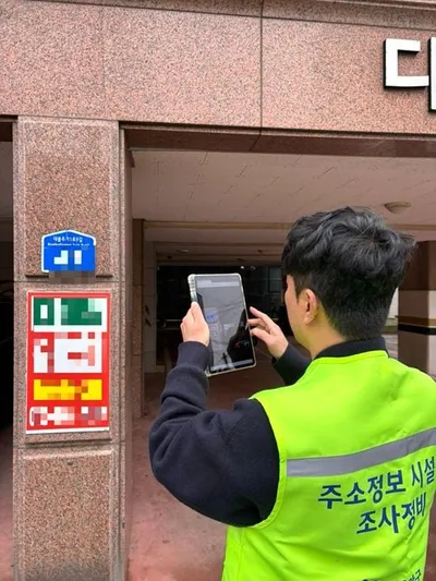 영암군, 노후 건물번호판 전면 교체 …QR코드로 위치정보 정확도 ↑