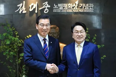 통합특별시장 선거 핵심 변수 등장…강기정·신정훈 단일화 선언