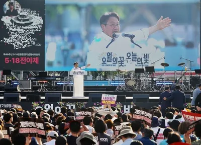 광주 5·18 전야제 현장..‘임을 위한 행진곡’ 제창하며 희생 영령 추모