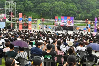 장성군 황룡강 봄꽃축제 전국 버스킹 대회로 10만 명 발길
