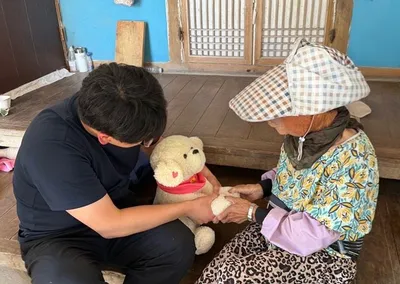 신안 장산면 AI 돌봄로봇·원격진료로 어르신 건강 돌본다