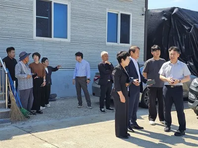 진도군의회 자발적 해양정화 나선 구자도 어민 현장 격려