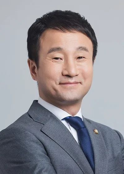 "제도는 공장 시대에 머물러"… 한병도  이동로봇 상용화 촉진 특별법 발의