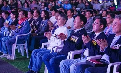 광주 충장축제 개막식 찾은 민형배 시장… 청소년과 음악 퍼포먼스 진행