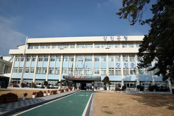 ▲강진군청사