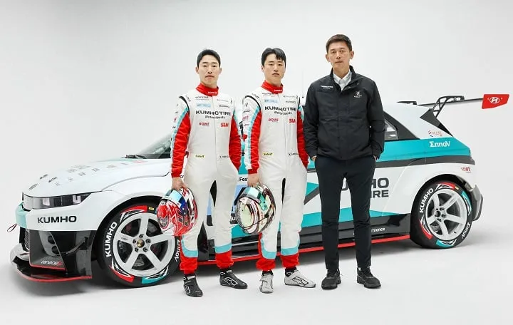 금호 SL모터스포츠 드라이버 노동기.이창욱 선수와 신영학 감독 ⓒ금호타이어