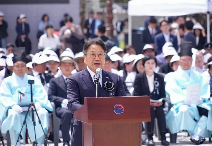 ▲강기정 시장이 국립5·18민주묘지에서 열린 제45주년 5·18민주화운동 추모식에 참석해 추모사를 하고 있다 ⓒ광주시