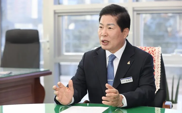 ▲스스로를 CEO라 부르며 적극적인 군정 행보를 보이고 있는 공영민 고흥군수