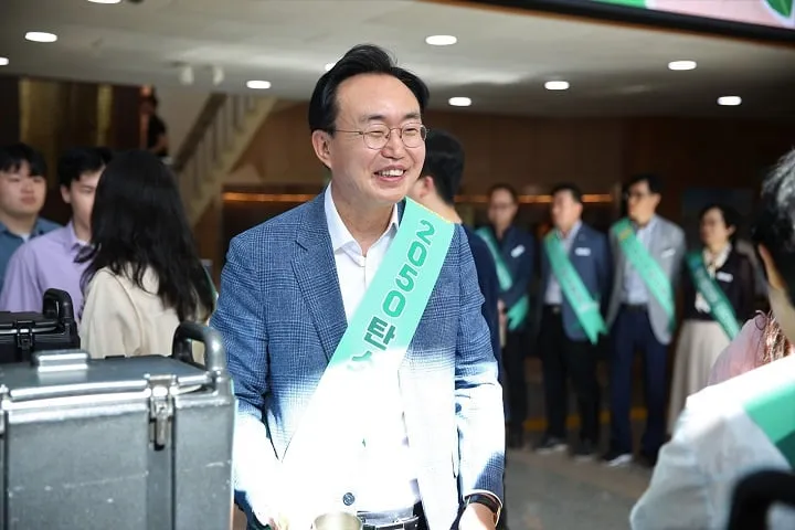 ▲세계 환경의 날을 맞아 탄소중립 캠페인을 실시하는 윤병태 시장.ⓒ나주시