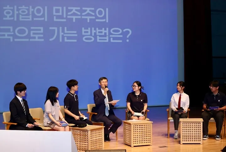 ▲전남학생의회와 토크콘서트하는 문형배 재판관 ⓒ전남교육청