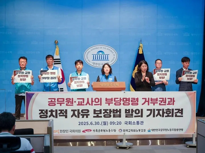 ▲석현정 공노총 위원장이 기자회견에서 대표자 발언을 진행하고 있다. 