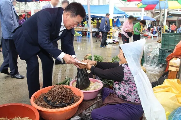 ‘무안을 더 크게, 내 삶을 더 높게’ 김산 무안군수의 비전과 성과 빛났다